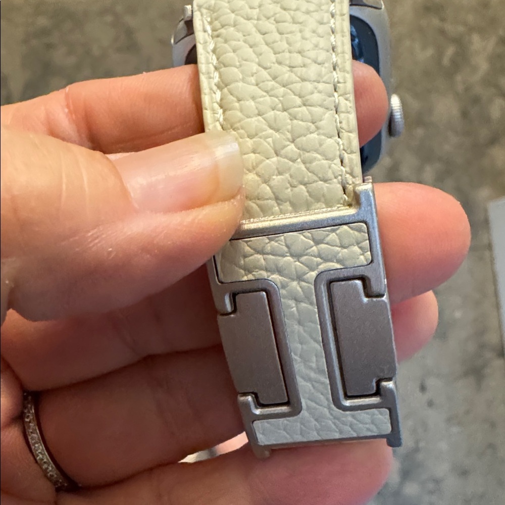 Apple Smartwatch band with Cream Band - Picture 6 of 8